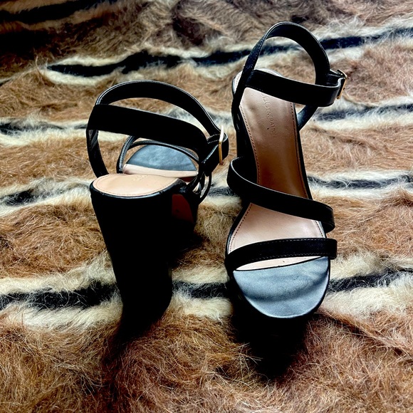 Black strappy BCBG chunky heels - Picture 2 of 3